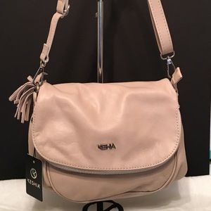 Beige leather bag by Italian brand Keshia